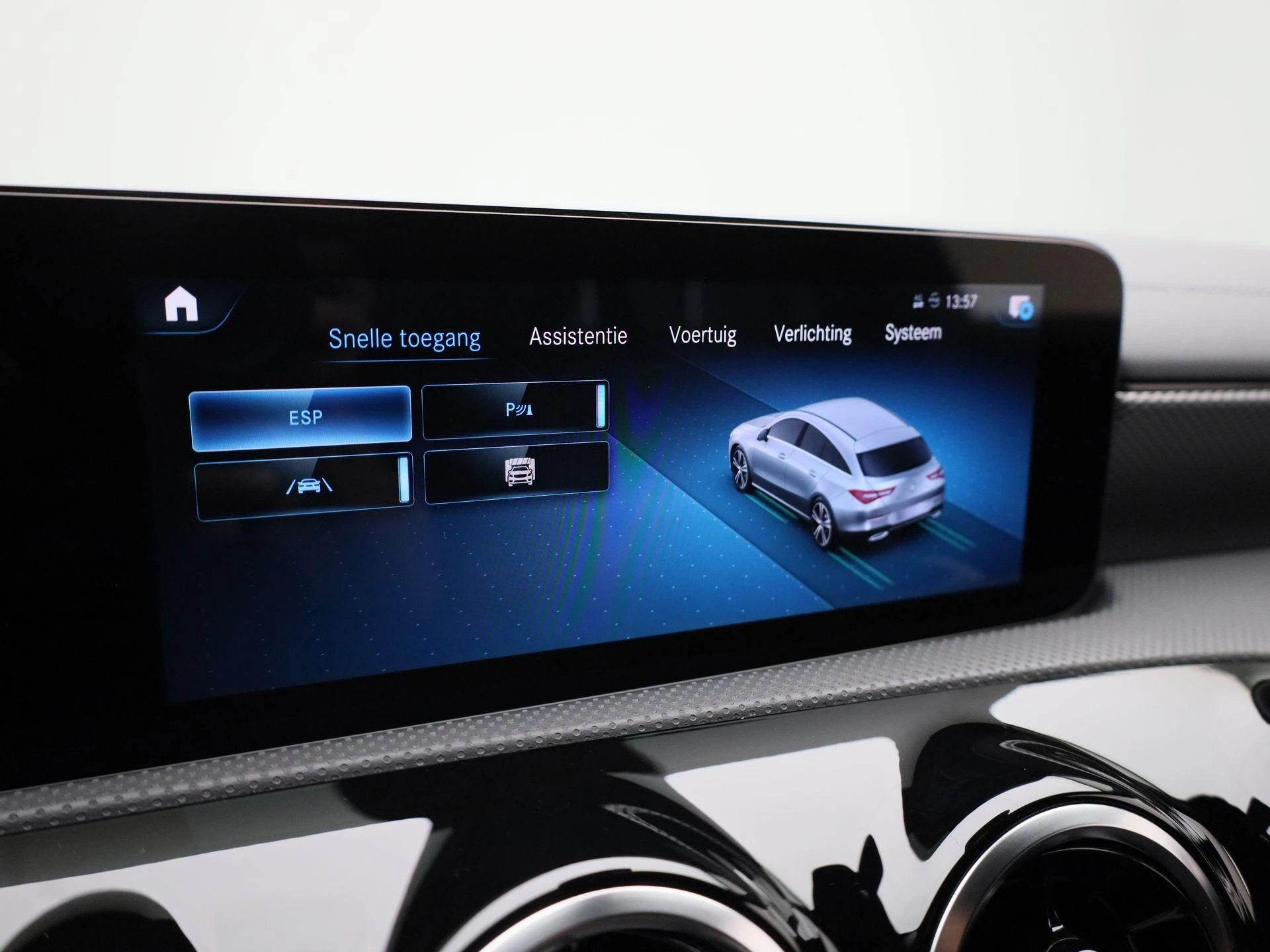 Mercedes-Benz-CLA-image-26