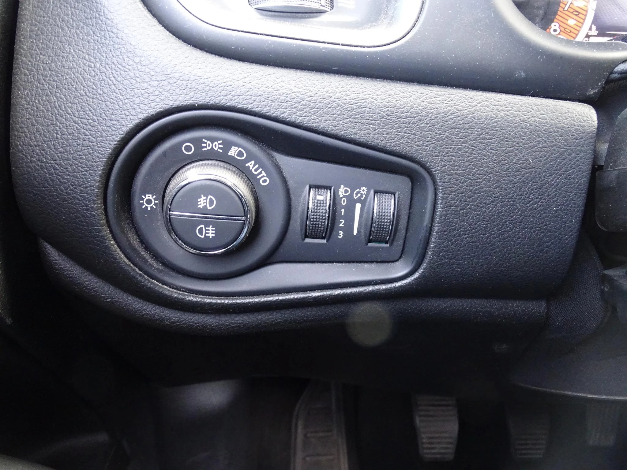 Jeep-Renegade-image-21