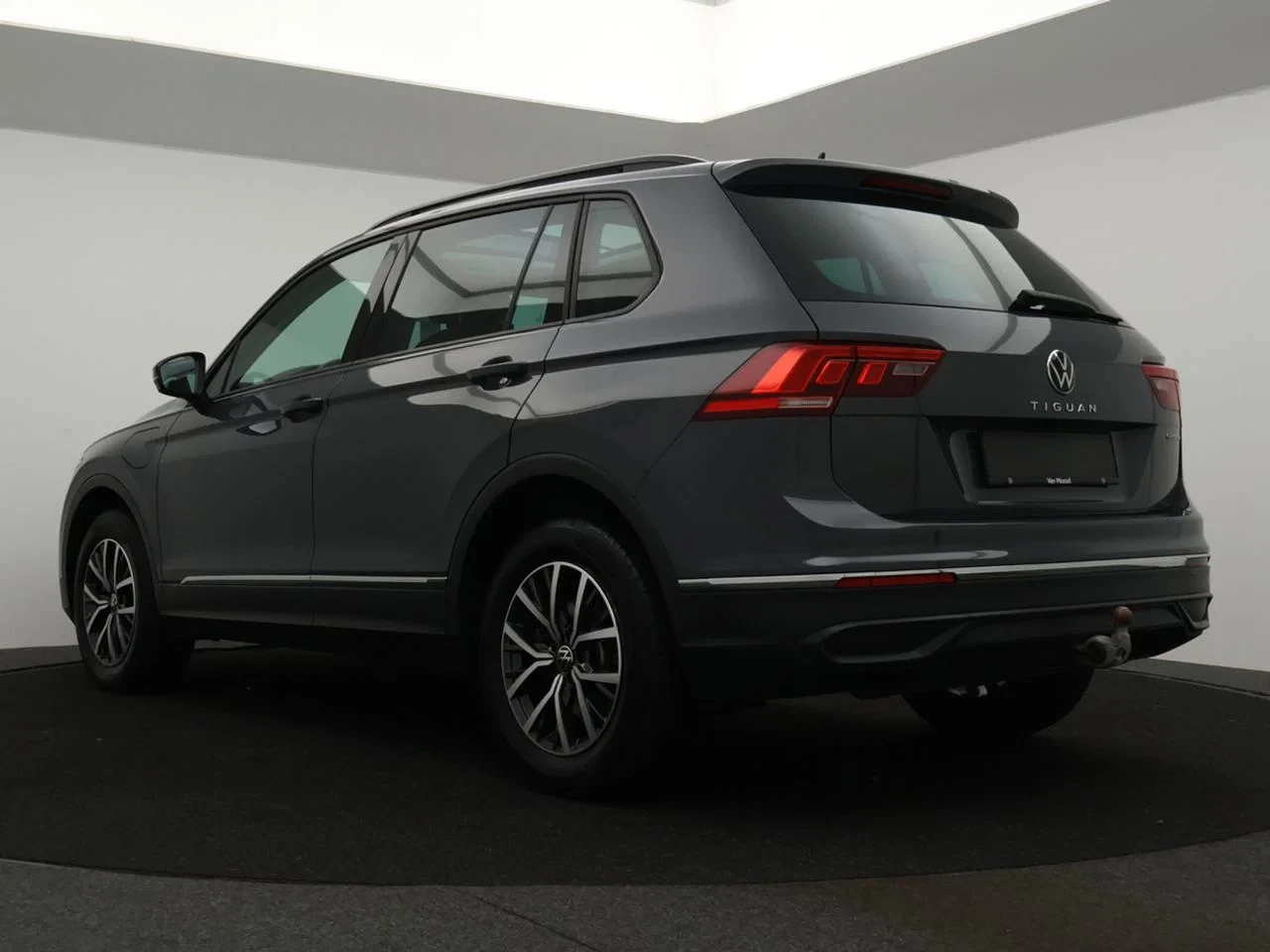 Volkswagen-Tiguan-image-1