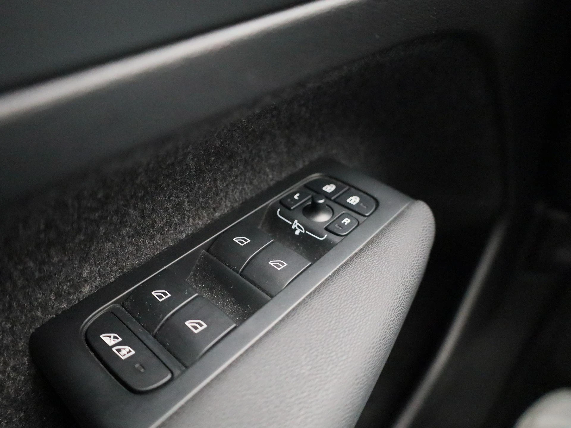 Volvo-XC40-image-18