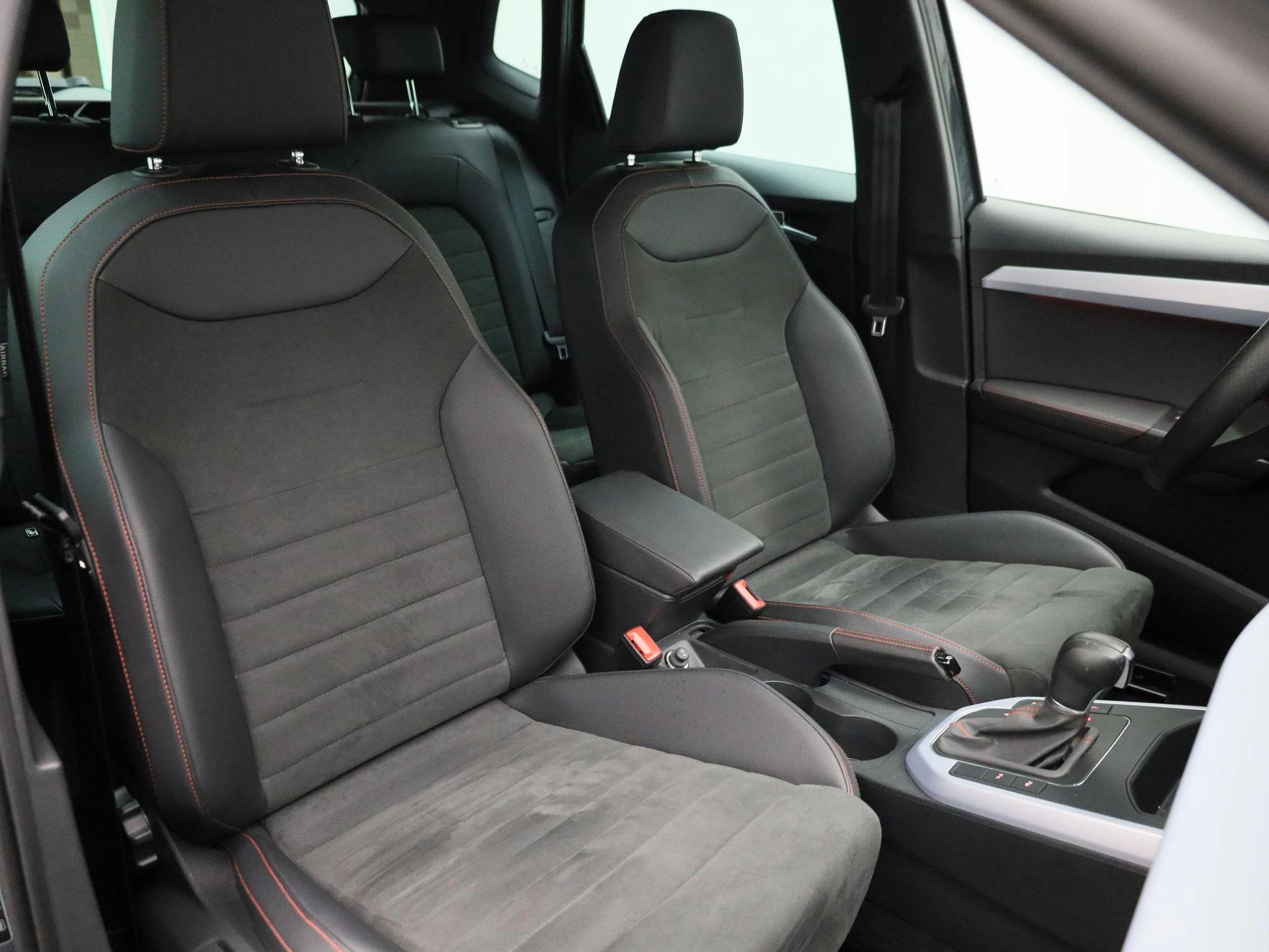 SEAT-Arona-image-31