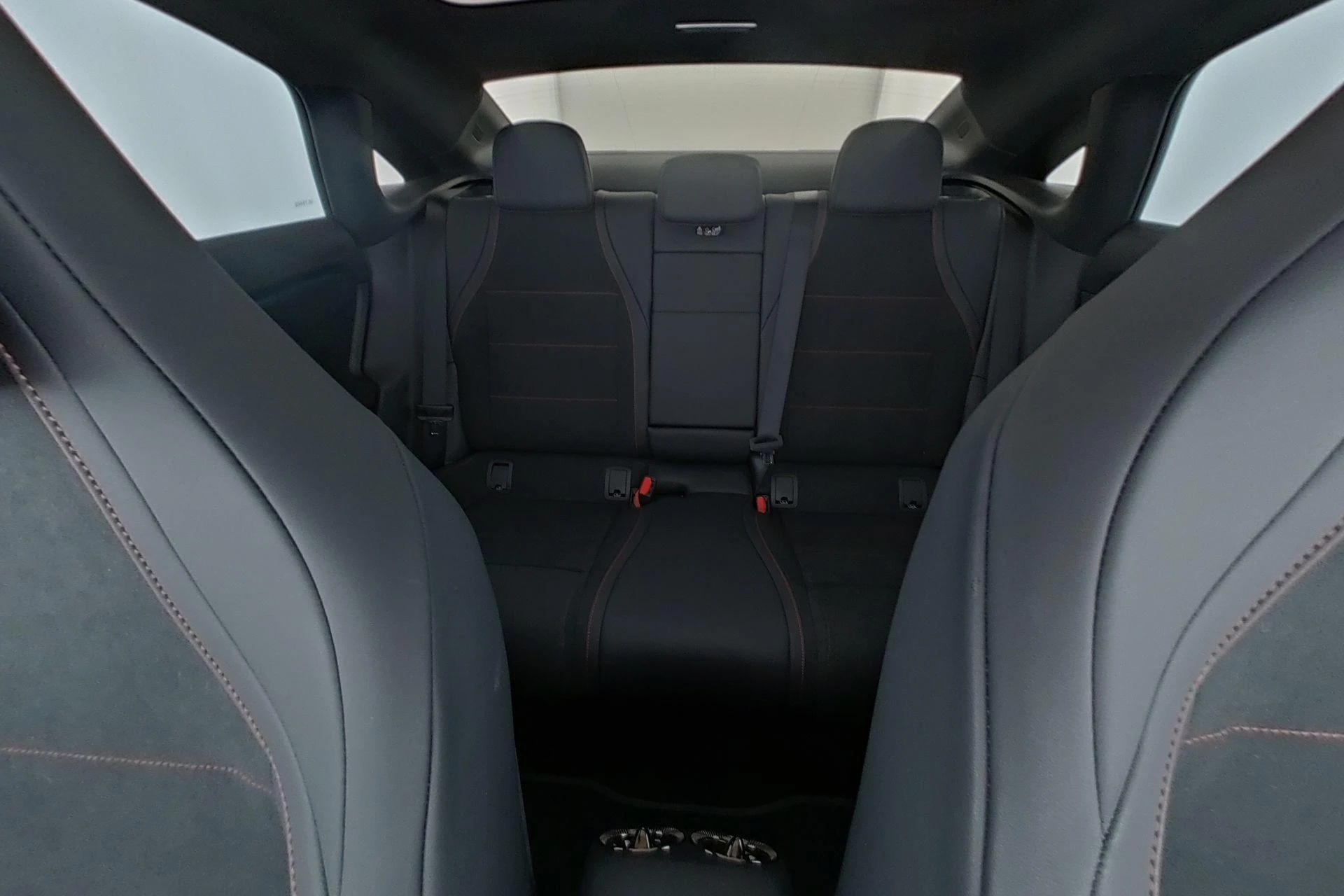 Mercedes-Benz-CLA-image-16