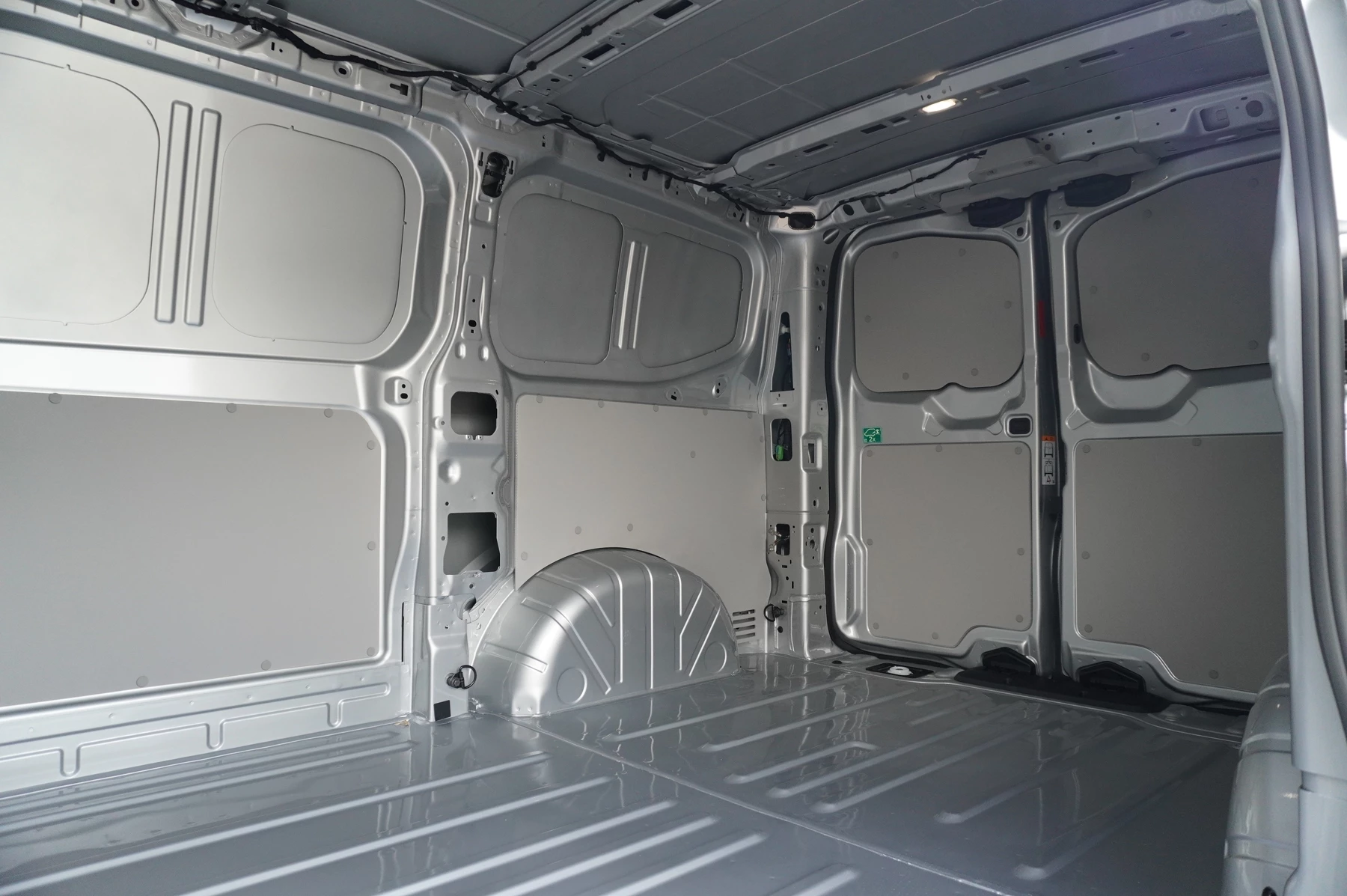 Volkswagen-Transporter-image-14