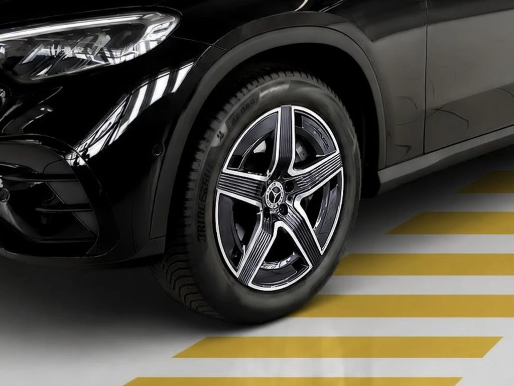 Mercedes-Benz-GLC 300 d-image-5
