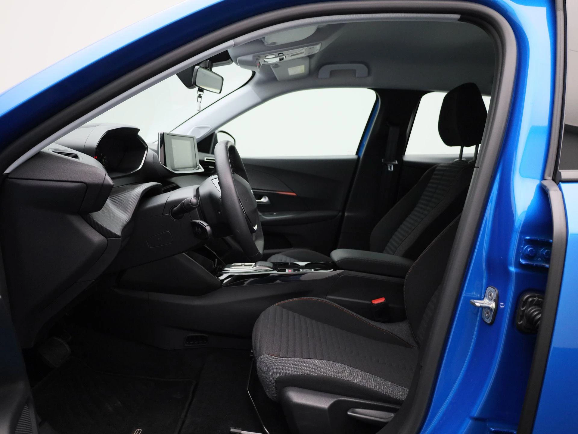Peugeot-e-2008-image-9
