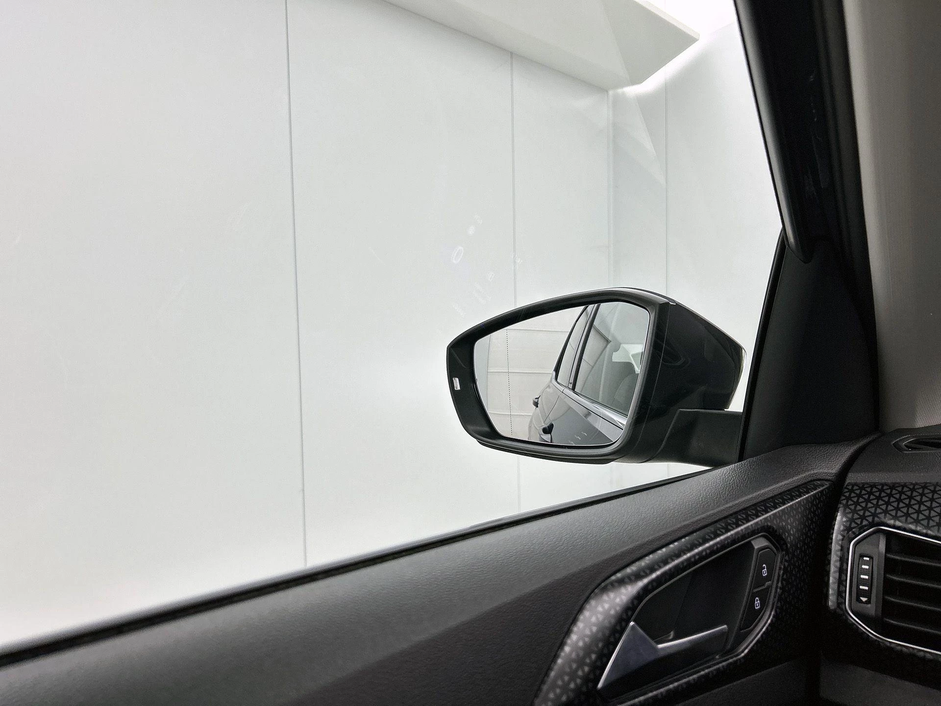 Volkswagen-T-Cross-image-21
