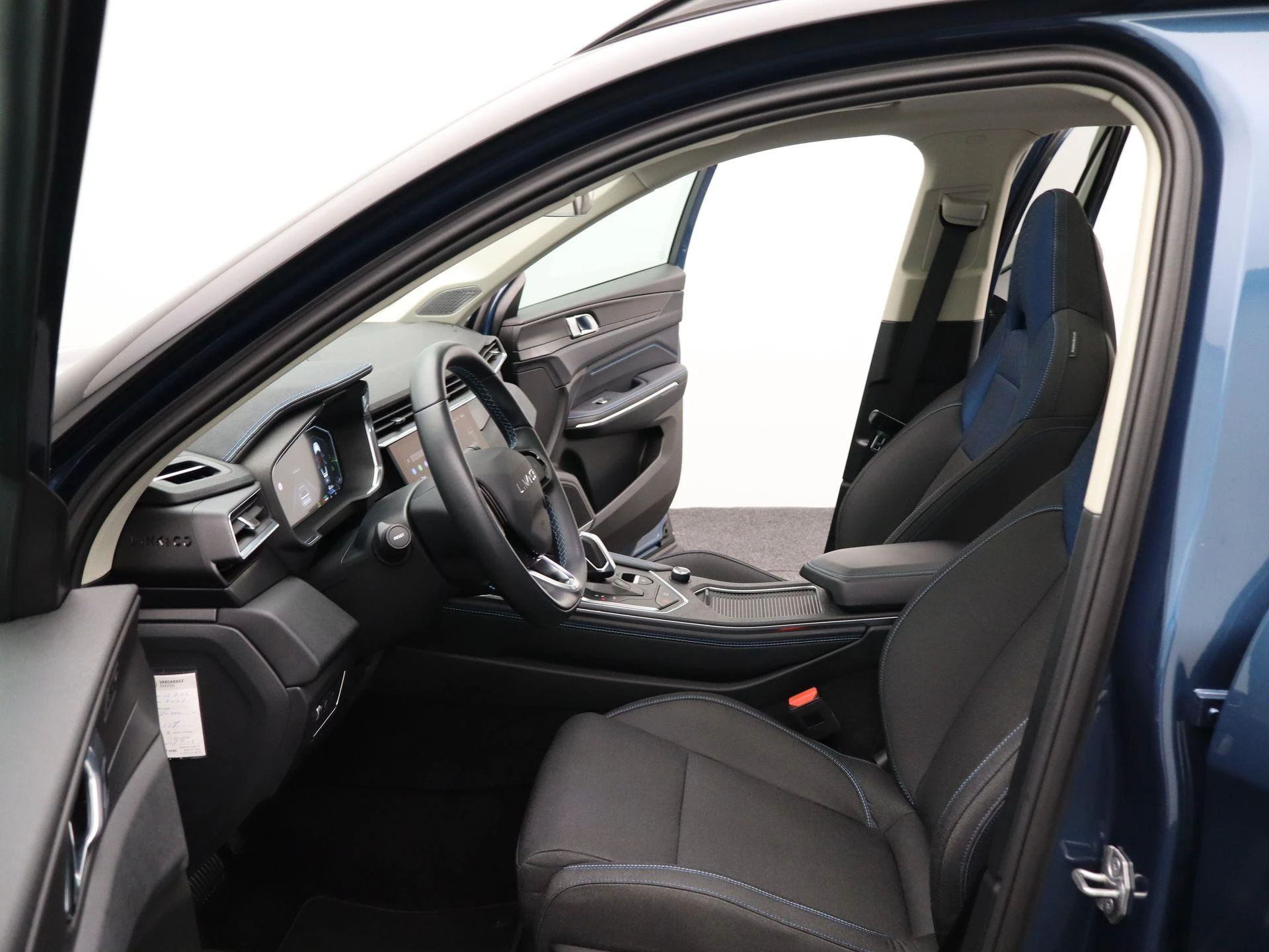 Lynk & Co-01-image-11