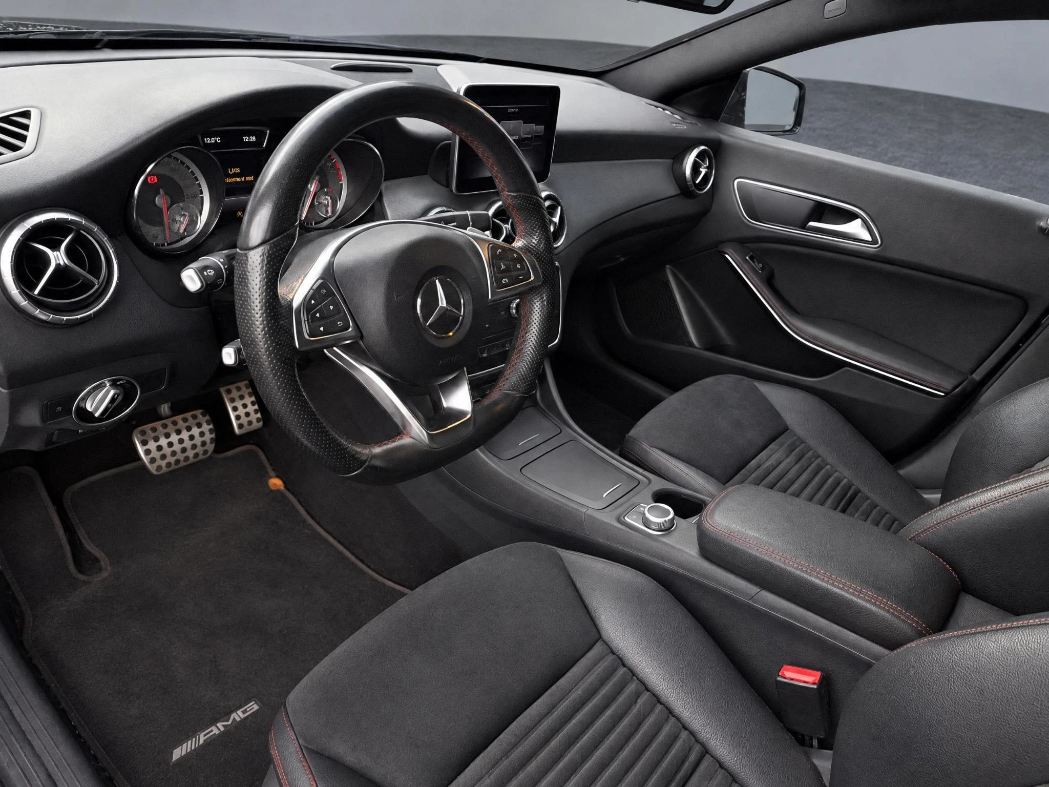 Mercedes-Benz-CLA-image-7