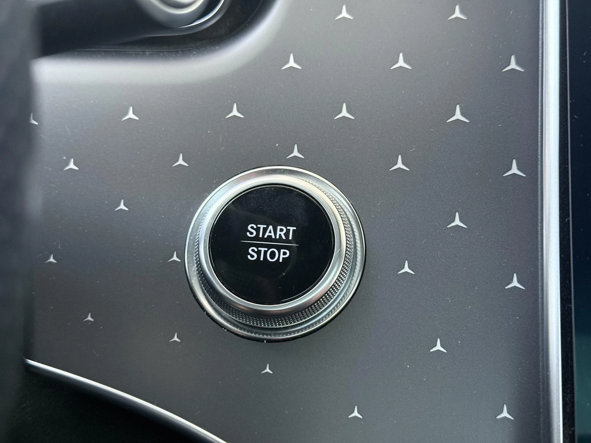 Mercedes-Benz-EQS-image-22