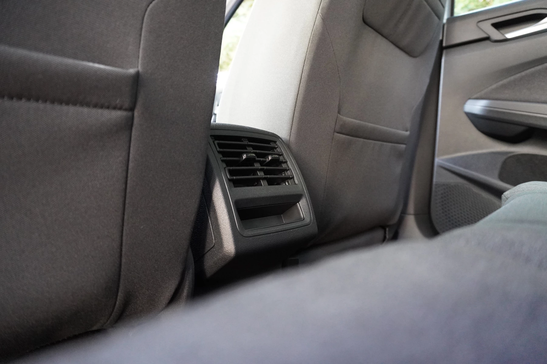Volkswagen-Golf-image-10