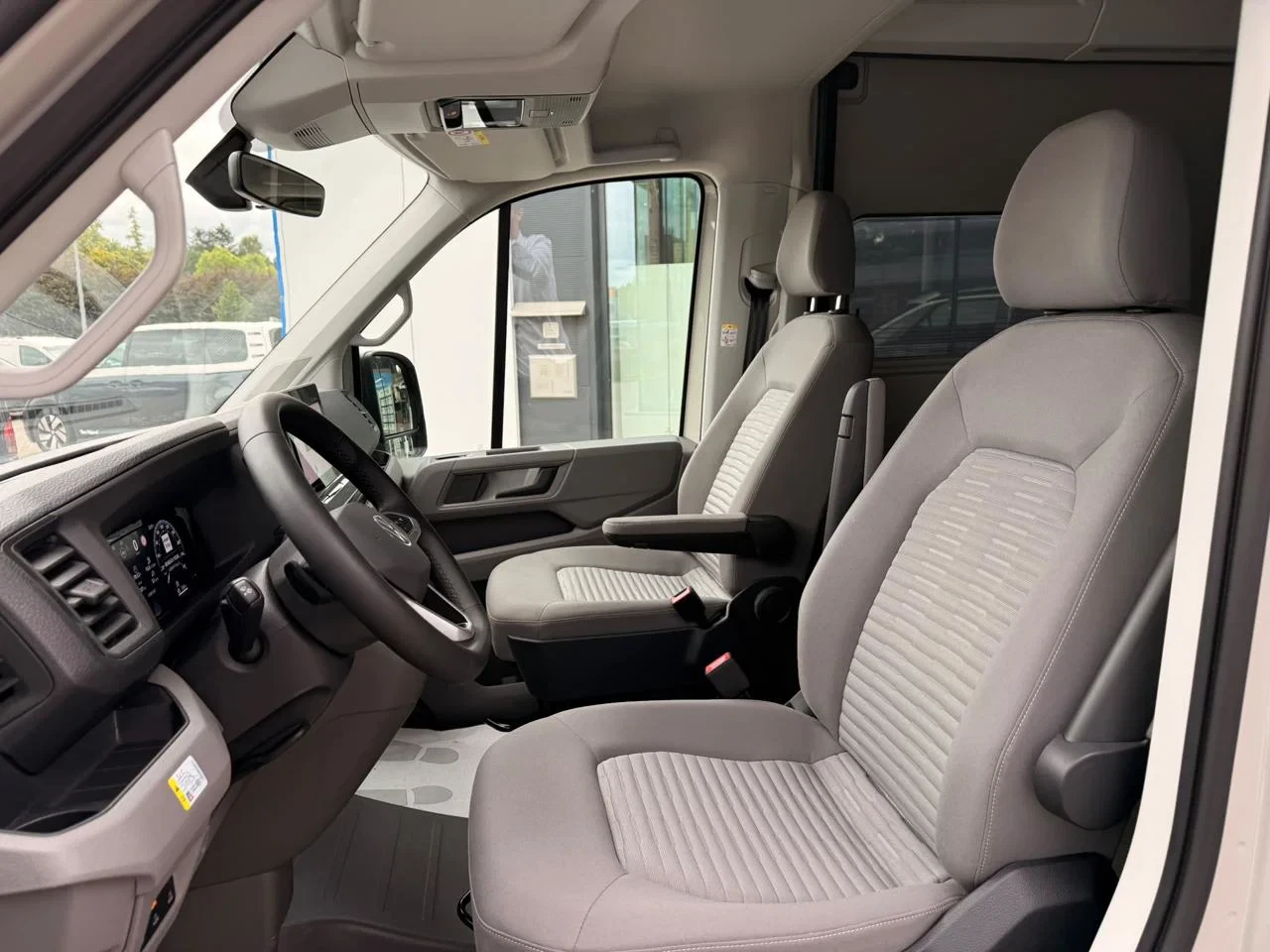 Volkswagen Crafter 50 Fou Lwb Hr Dsl Grand Carlifornia - 2.0TDI 163PK 4SLAAPPLAATSEN AUTOMAAT *APP CONNECT*CAMERA*PDC*ADAPTIVE CRUISE*DOUCHE*WC*