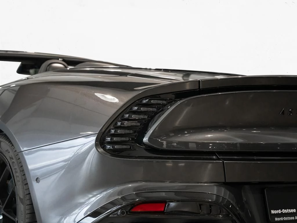 Aston Martin-Vanquish-image-16