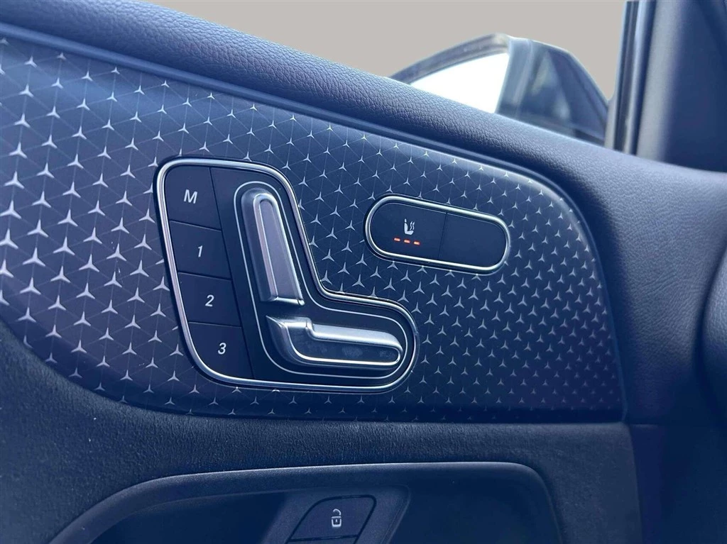 Mercedes-Benz-EQB-image-10