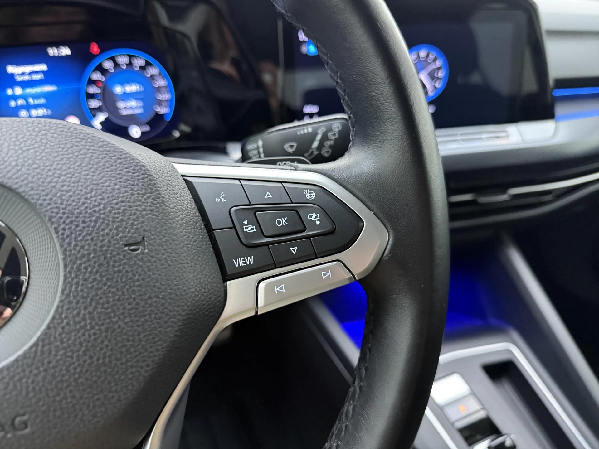 Volkswagen-Golf-image-15