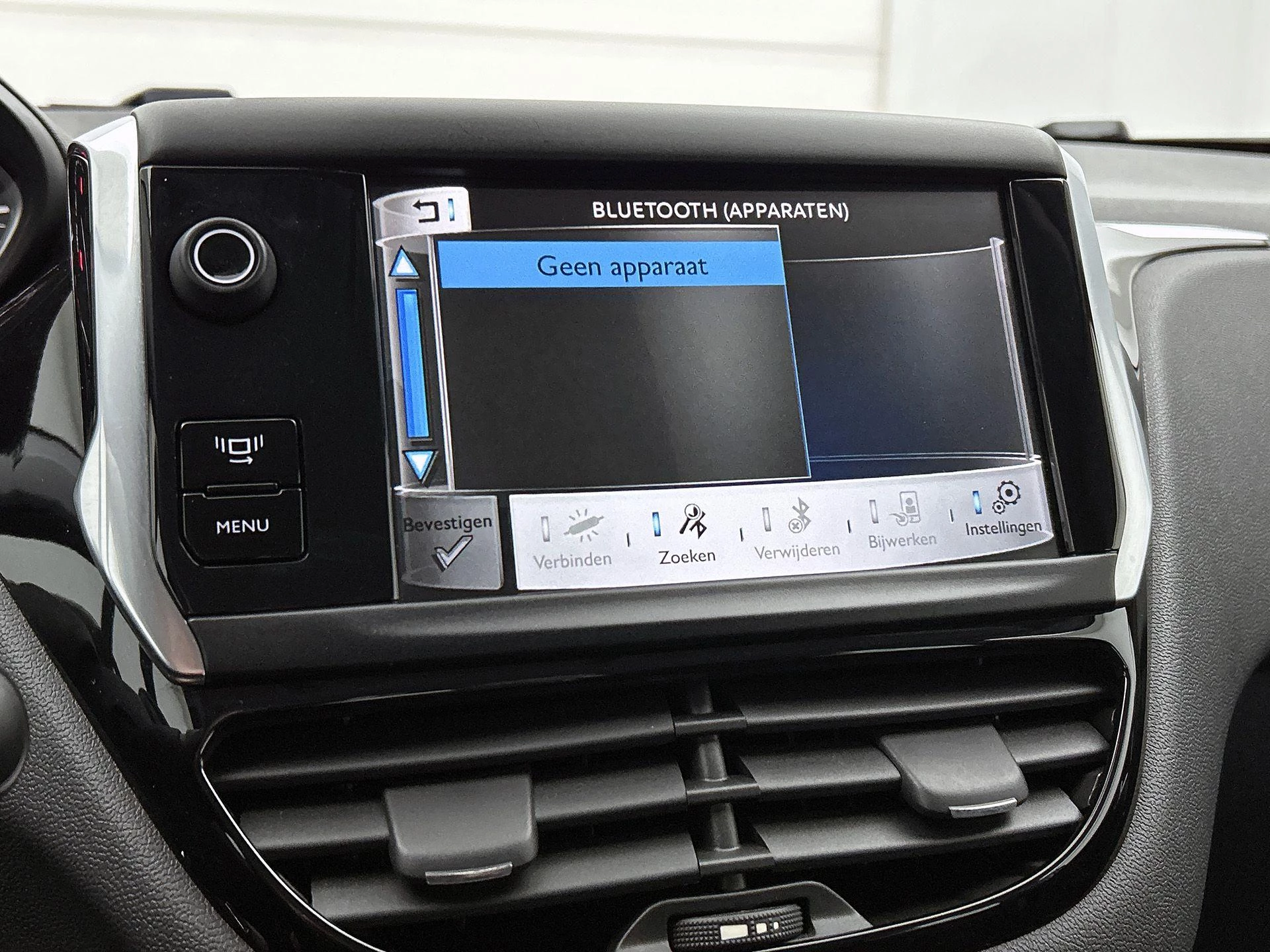 Peugeot-208-image-12
