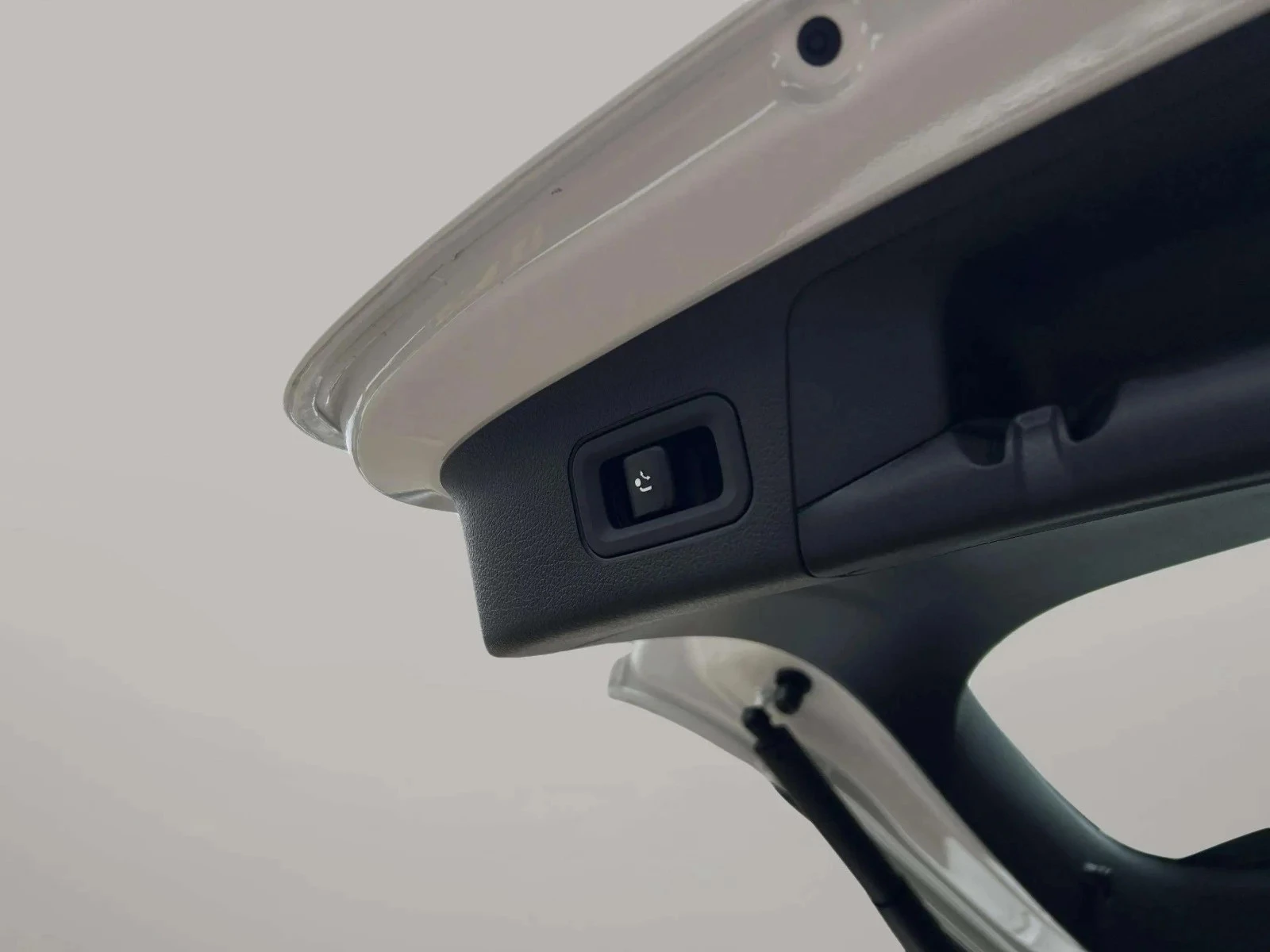 Mercedes-Benz-EQA-image-22