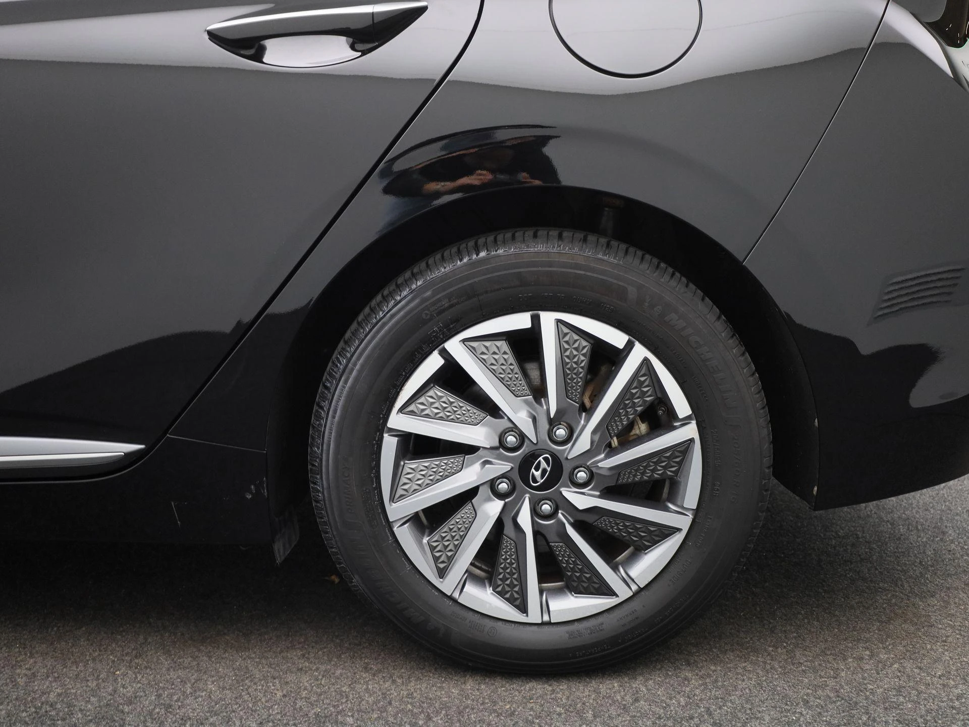 Hyundai-IONIQ-image-12