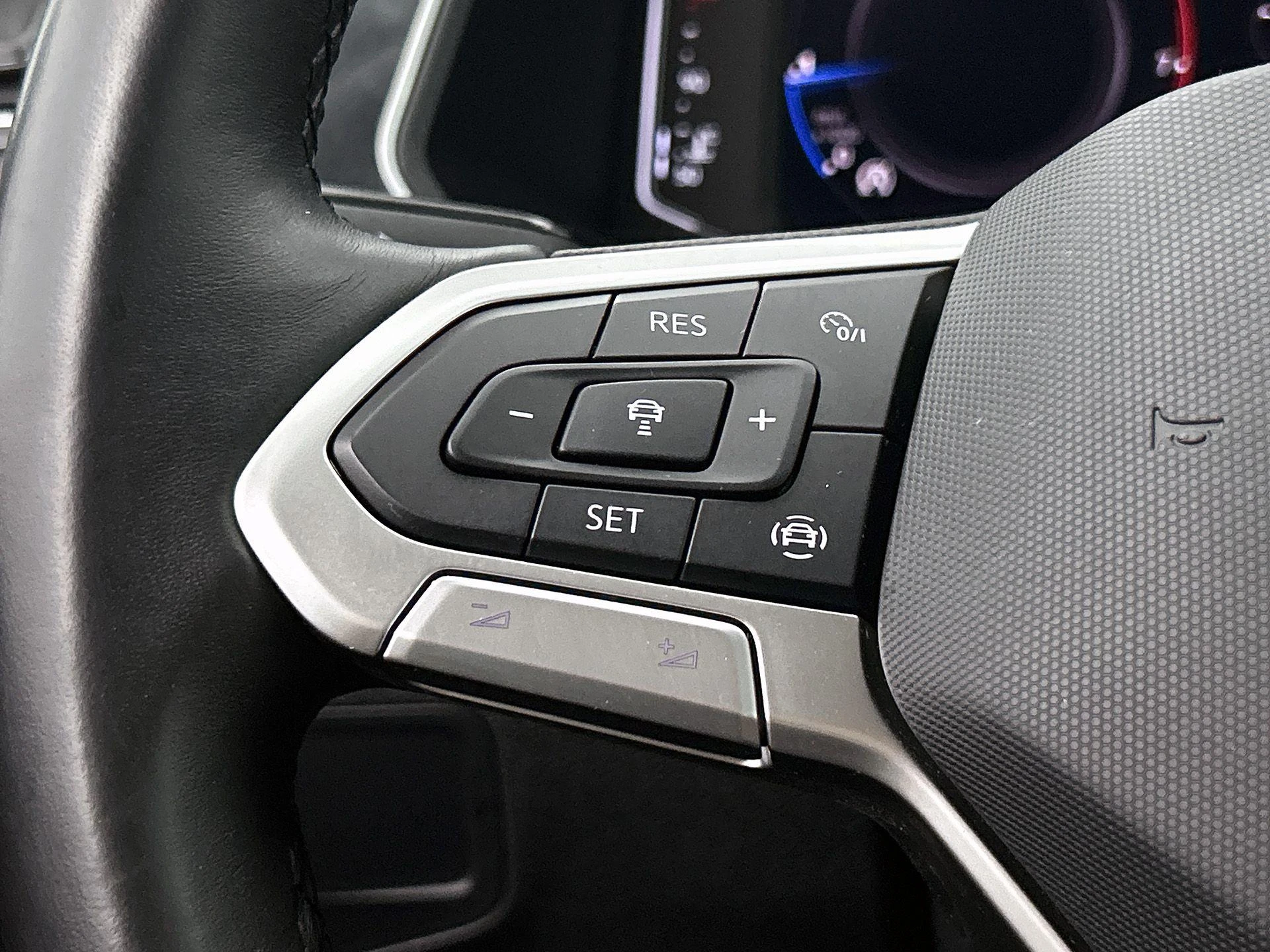 Volkswagen-Tiguan-image-5