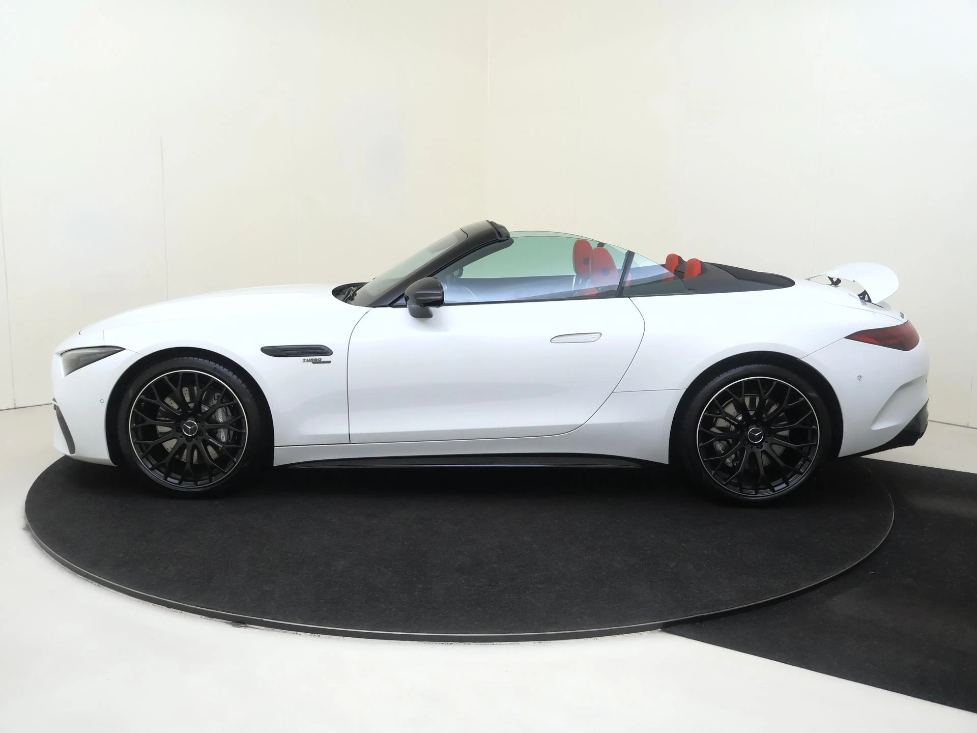 Mercedes-Benz-SL-image-7