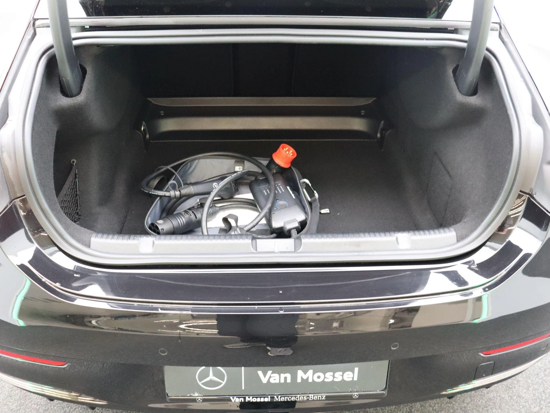 Mercedes-Benz-EQE-image-23