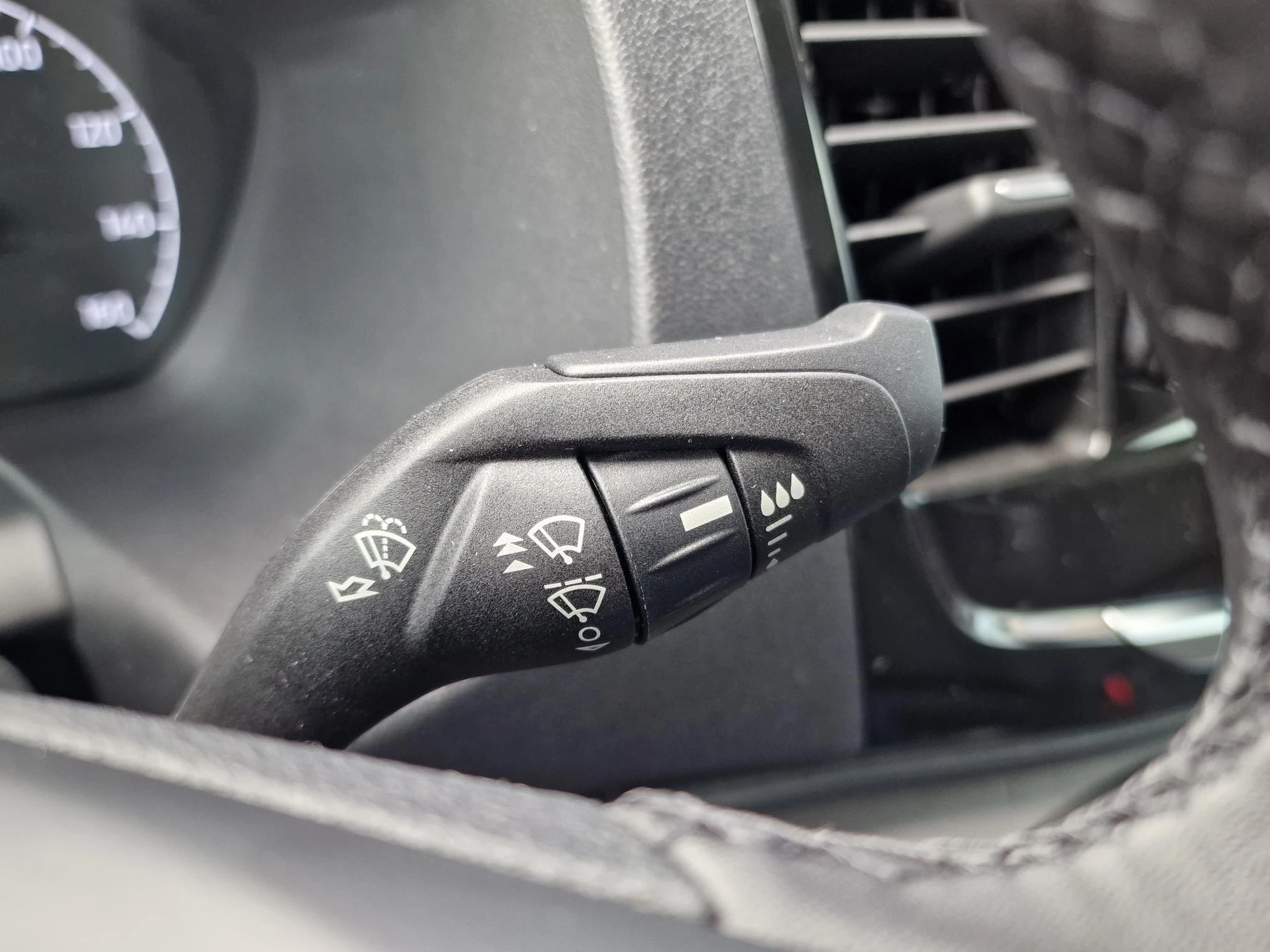 Ford-E-Transit-image-18