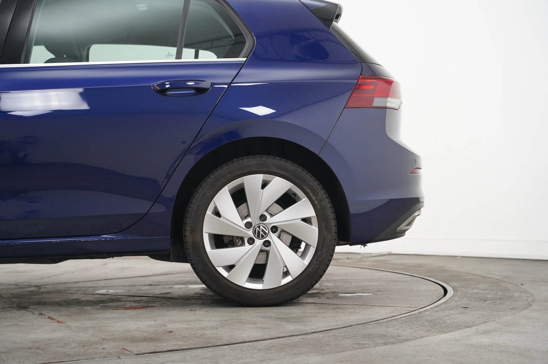 Volkswagen-Golf-image-31