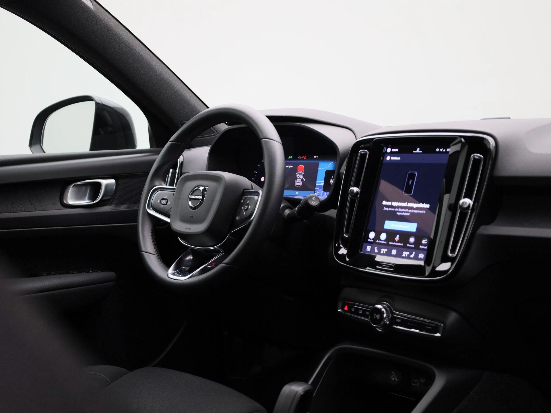 Volvo-EX40-image-35
