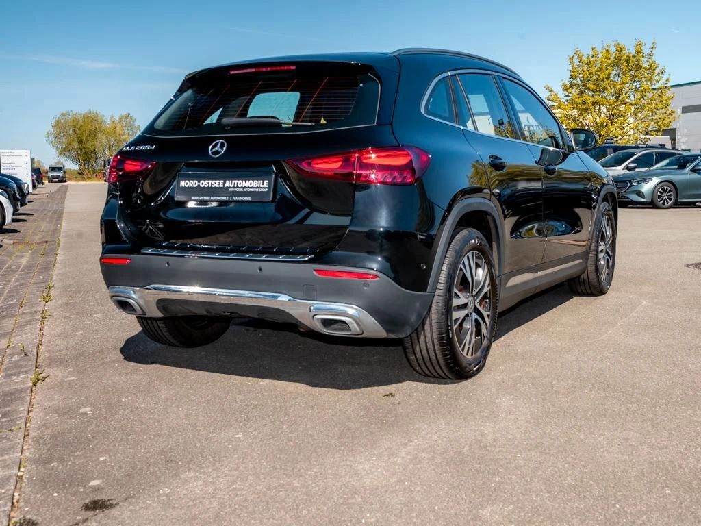 Mercedes-Benz-GLA 200 d-image-5