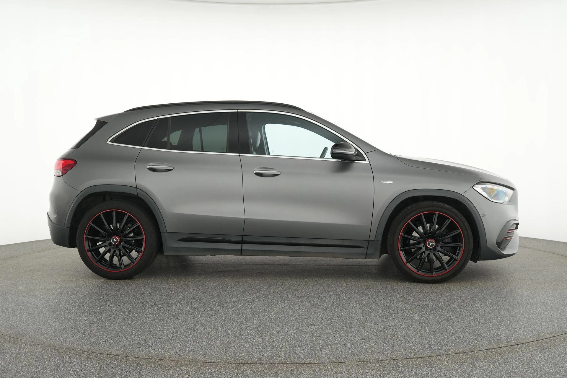 Mercedes-Benz GLA 180 d AMG Line + SPECIAL EDITION + LEDER + PANO + MULTIBEAM +