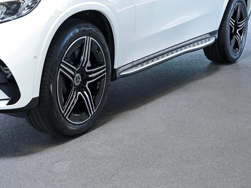 Mercedes-Benz-GLC 300-image-2