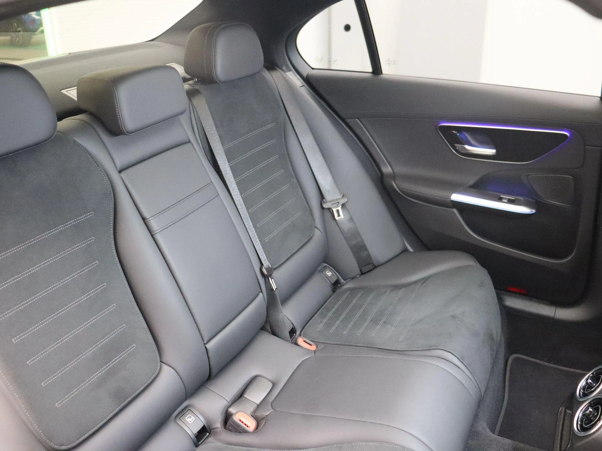 Mercedes-Benz-C-Klasse-image-15