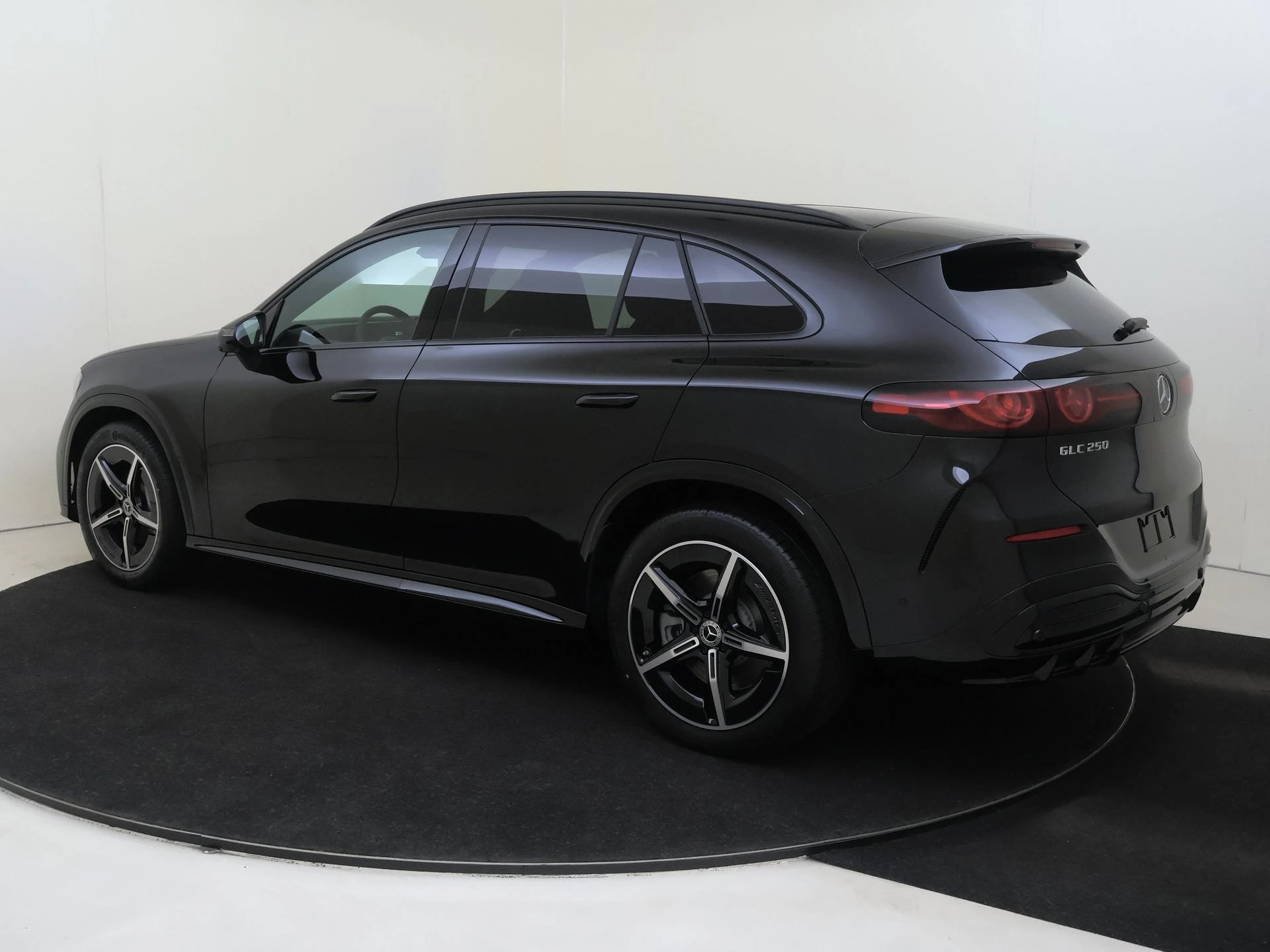 Mercedes-Benz-GLC-image-2