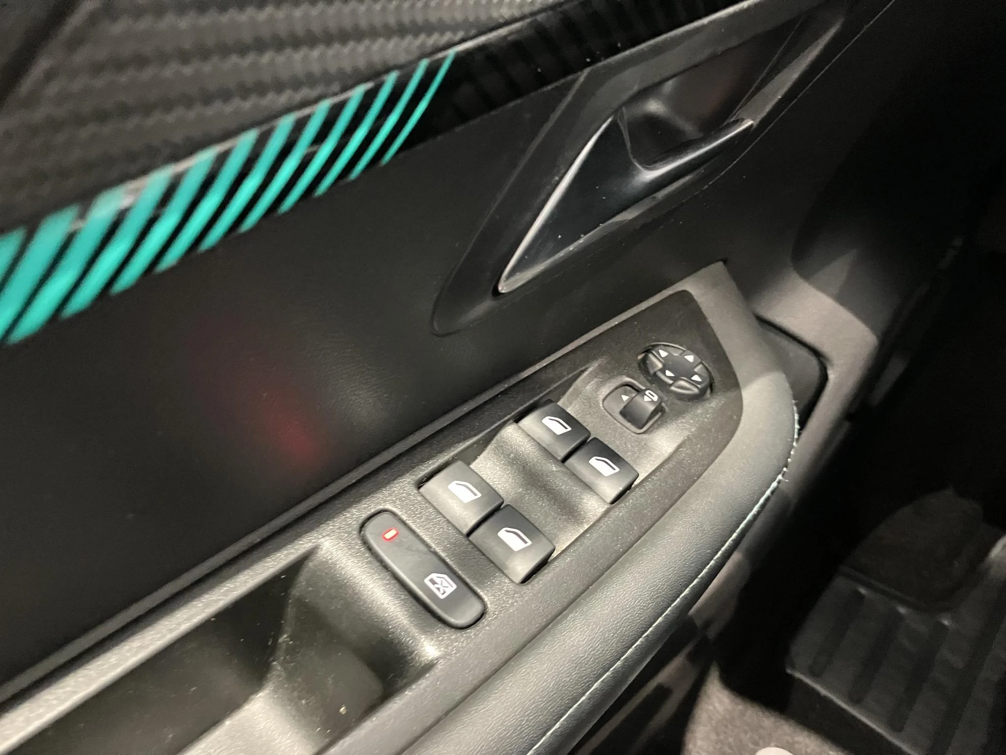 Peugeot-e-208-image-18