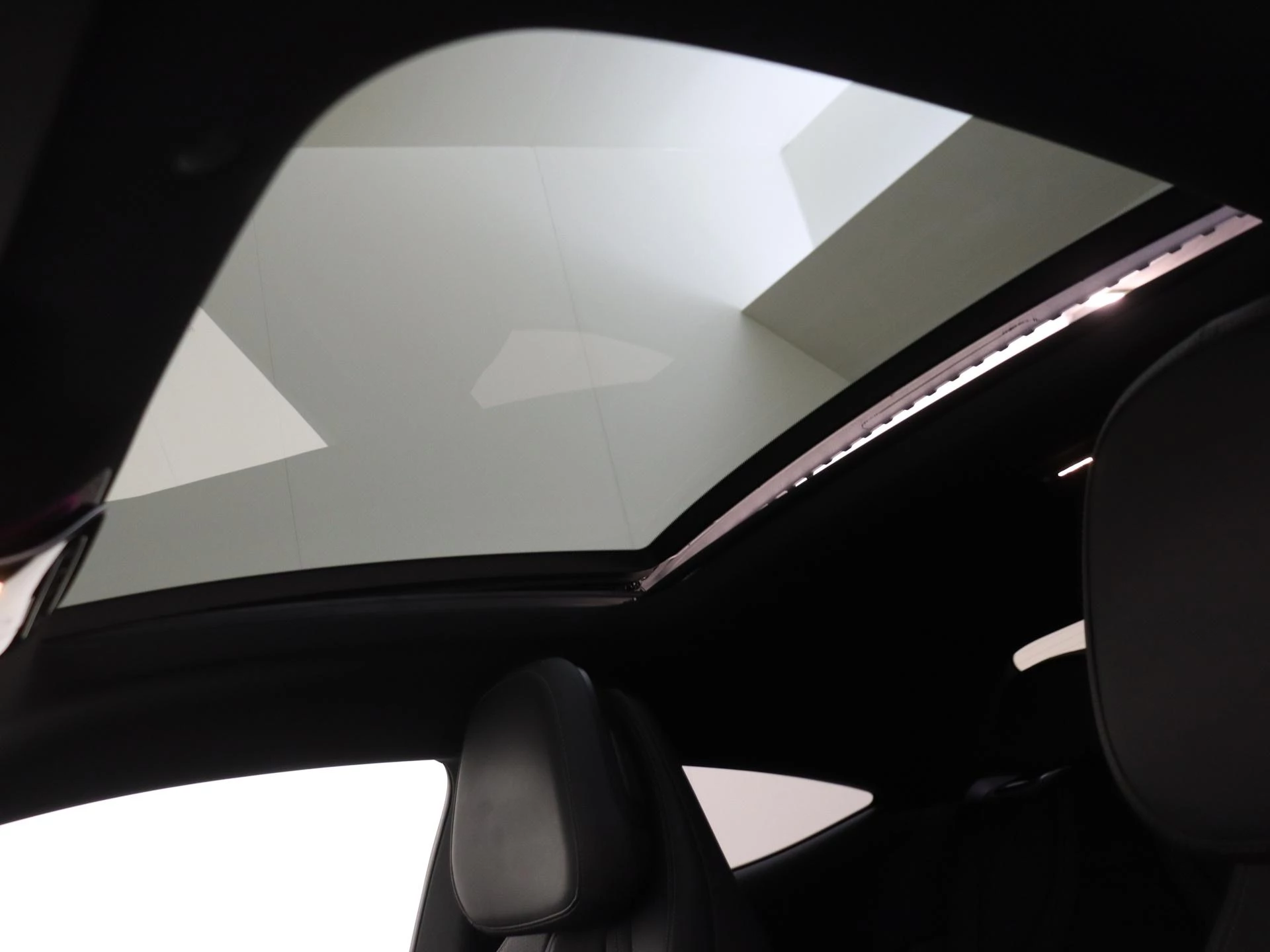 Mercedes-Benz-CLE-image-25