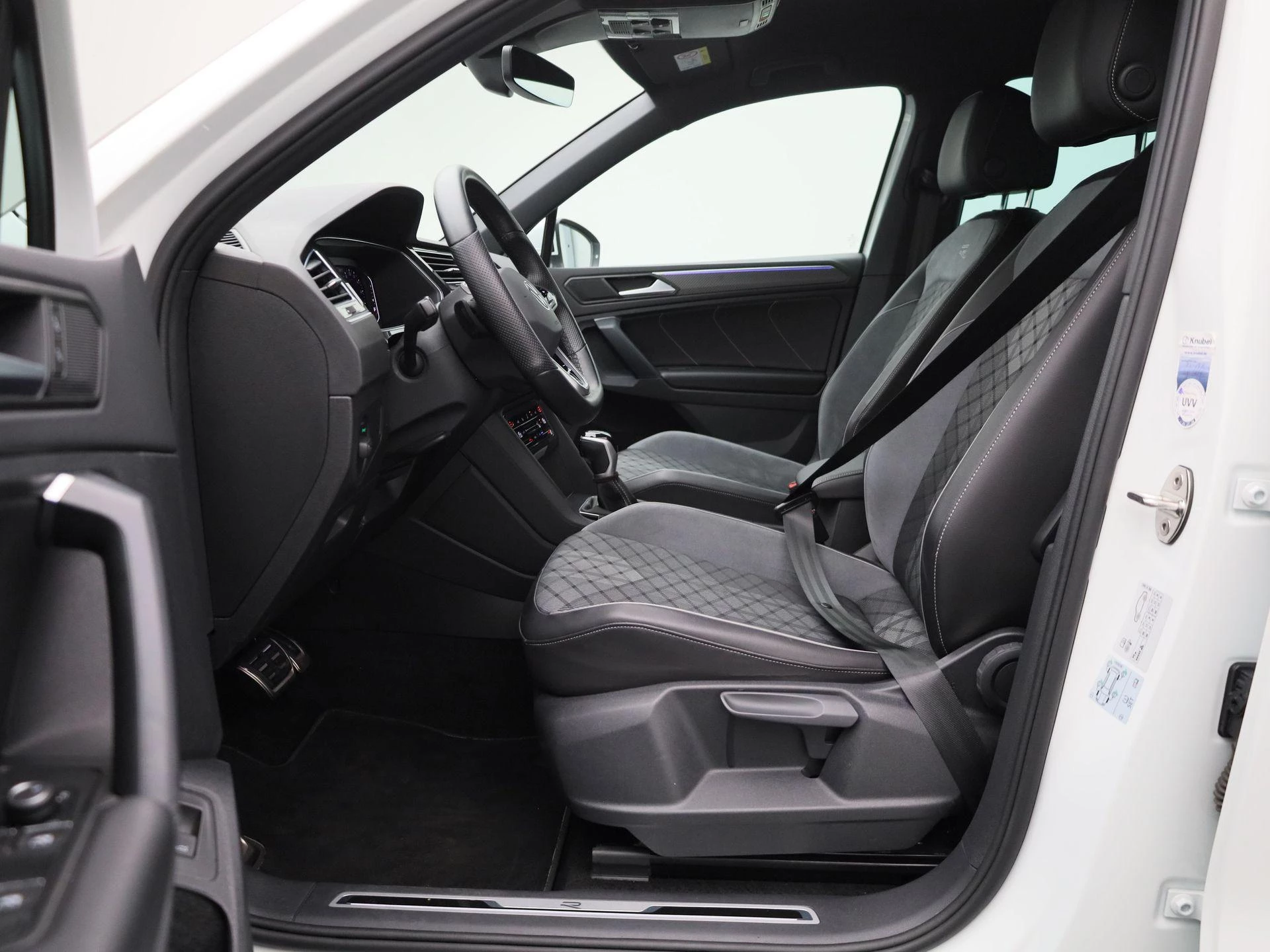 Volkswagen-Tiguan-image-10