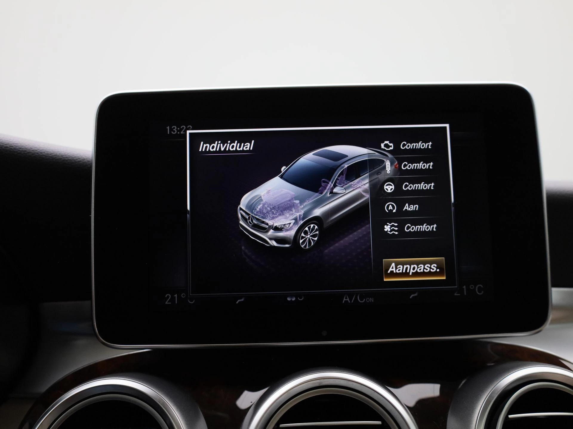 Mercedes-Benz-GLC-image-26