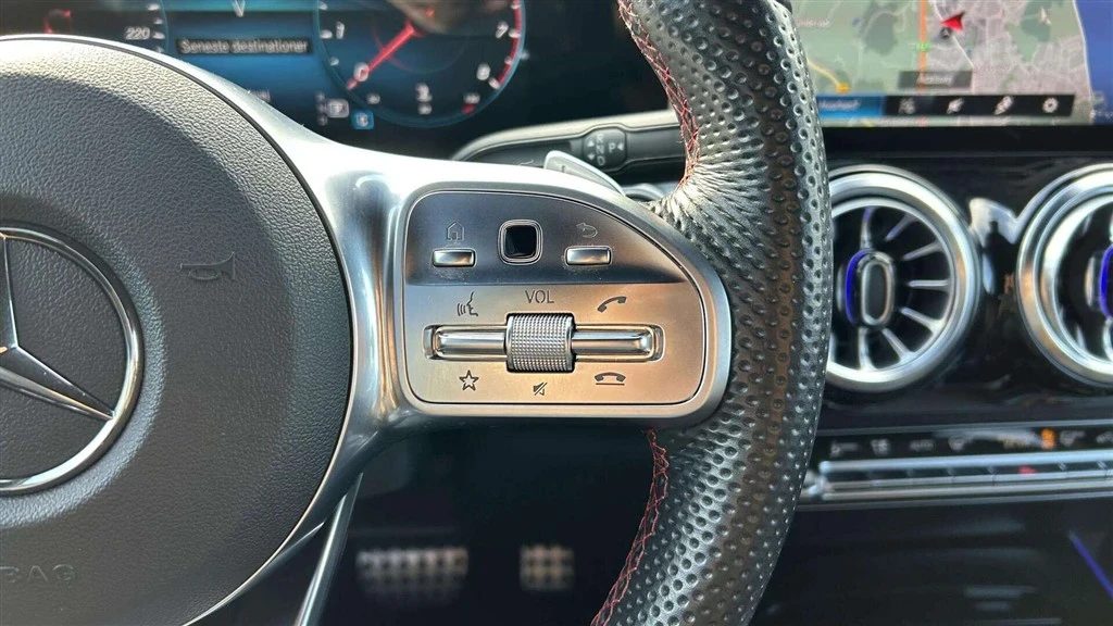 Mercedes-Benz-GLB-image-12