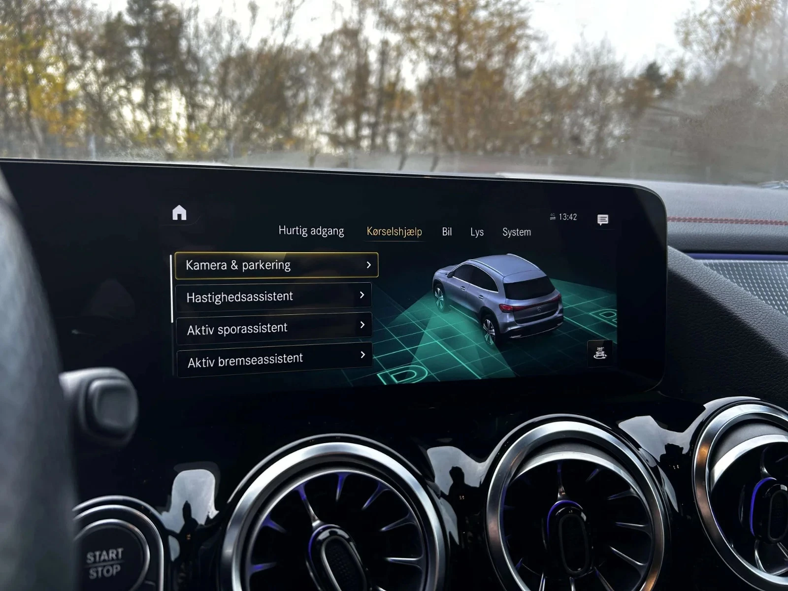 Mercedes-Benz-EQA-image-17