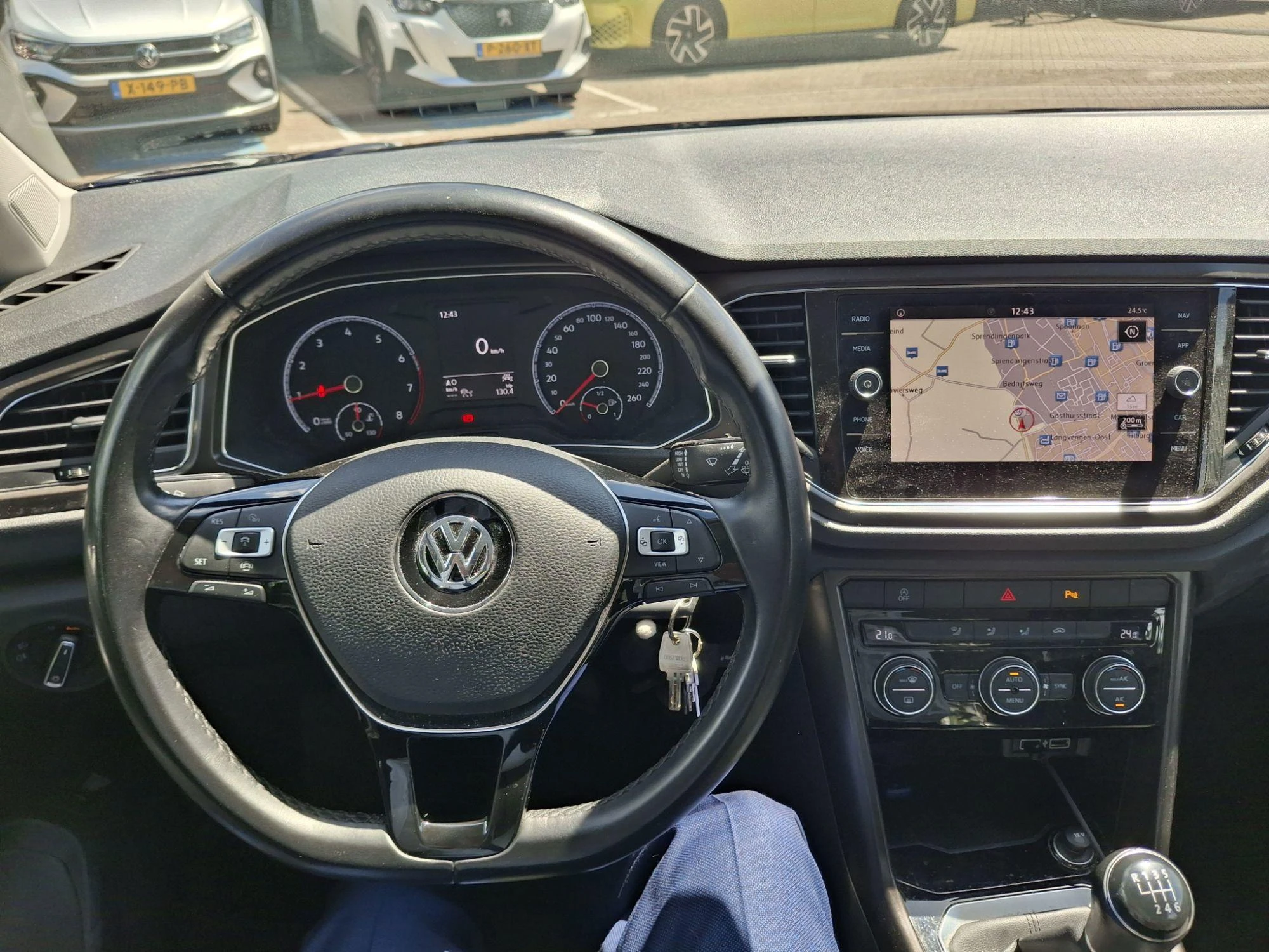 Volkswagen-T-Roc-image-6