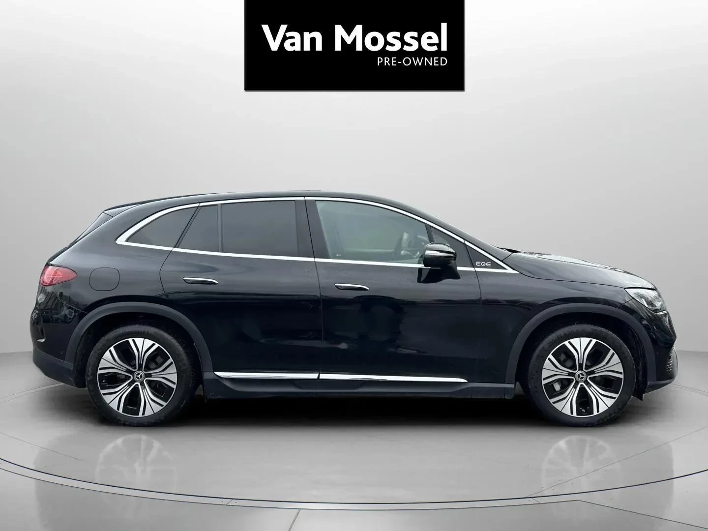 Mercedes-Benz-EQE-image-3