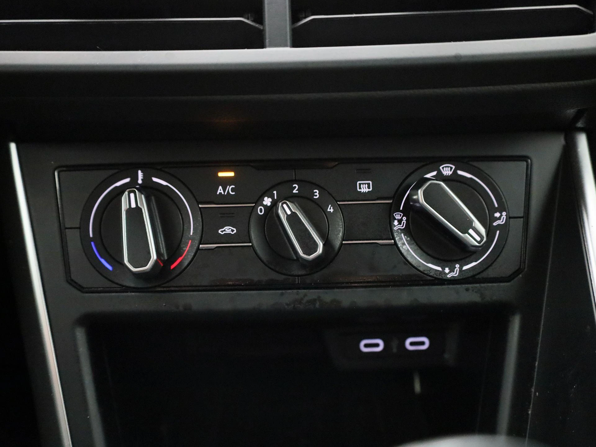 Volkswagen-Polo-image-15
