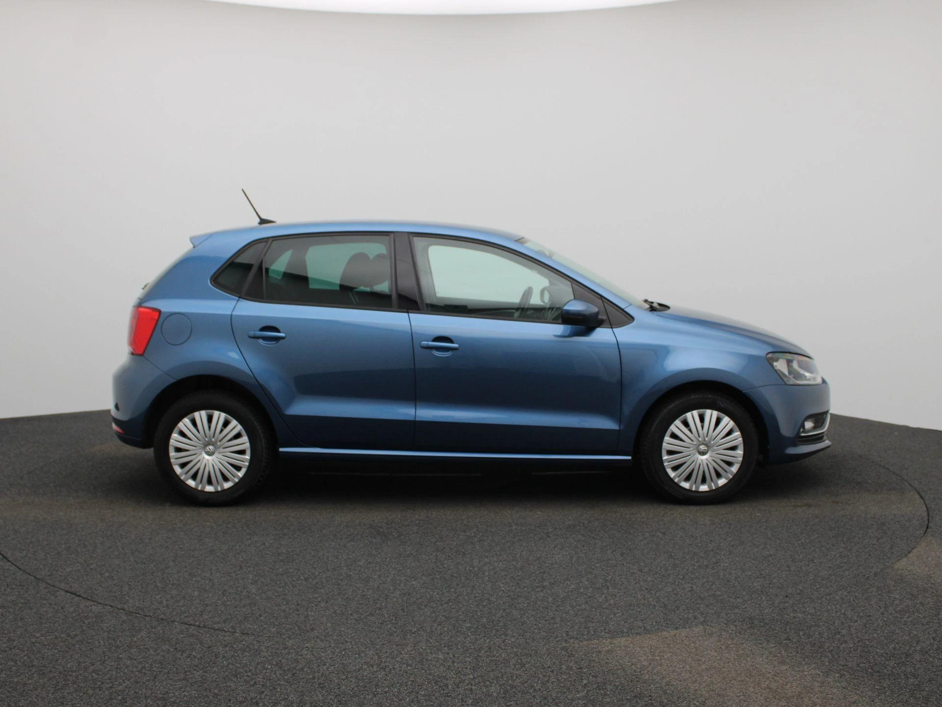 Volkswagen-Polo-image-5