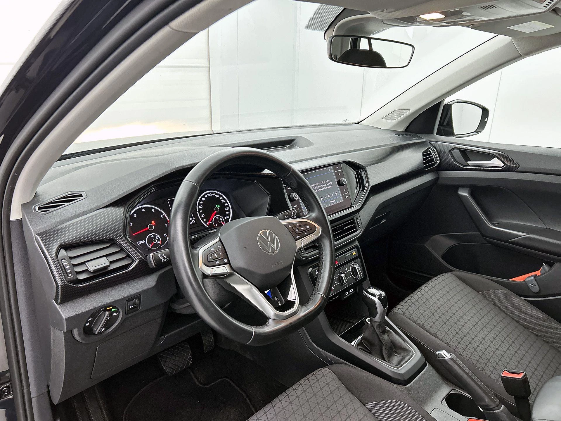 Volkswagen-T-Cross-image-7