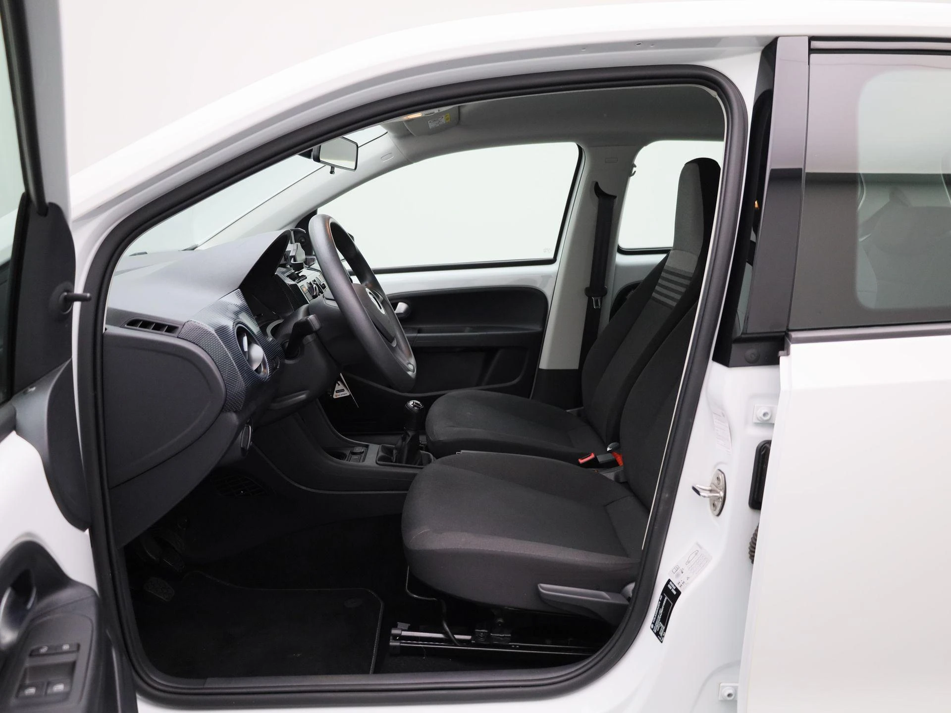 Volkswagen-up!-image-8
