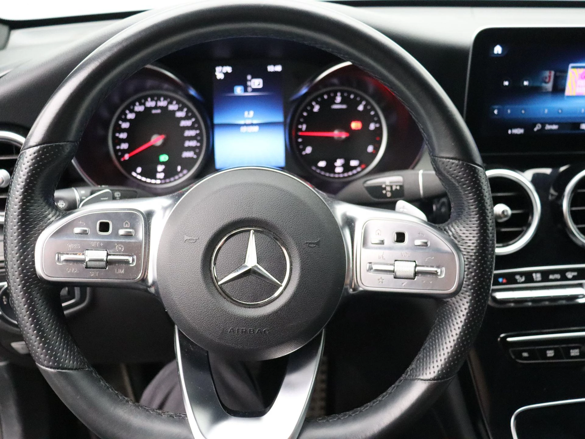 Mercedes-Benz GLC 200 d AMG LINE + CARPLAY + PANORAMISCH DAK + CAMERA +