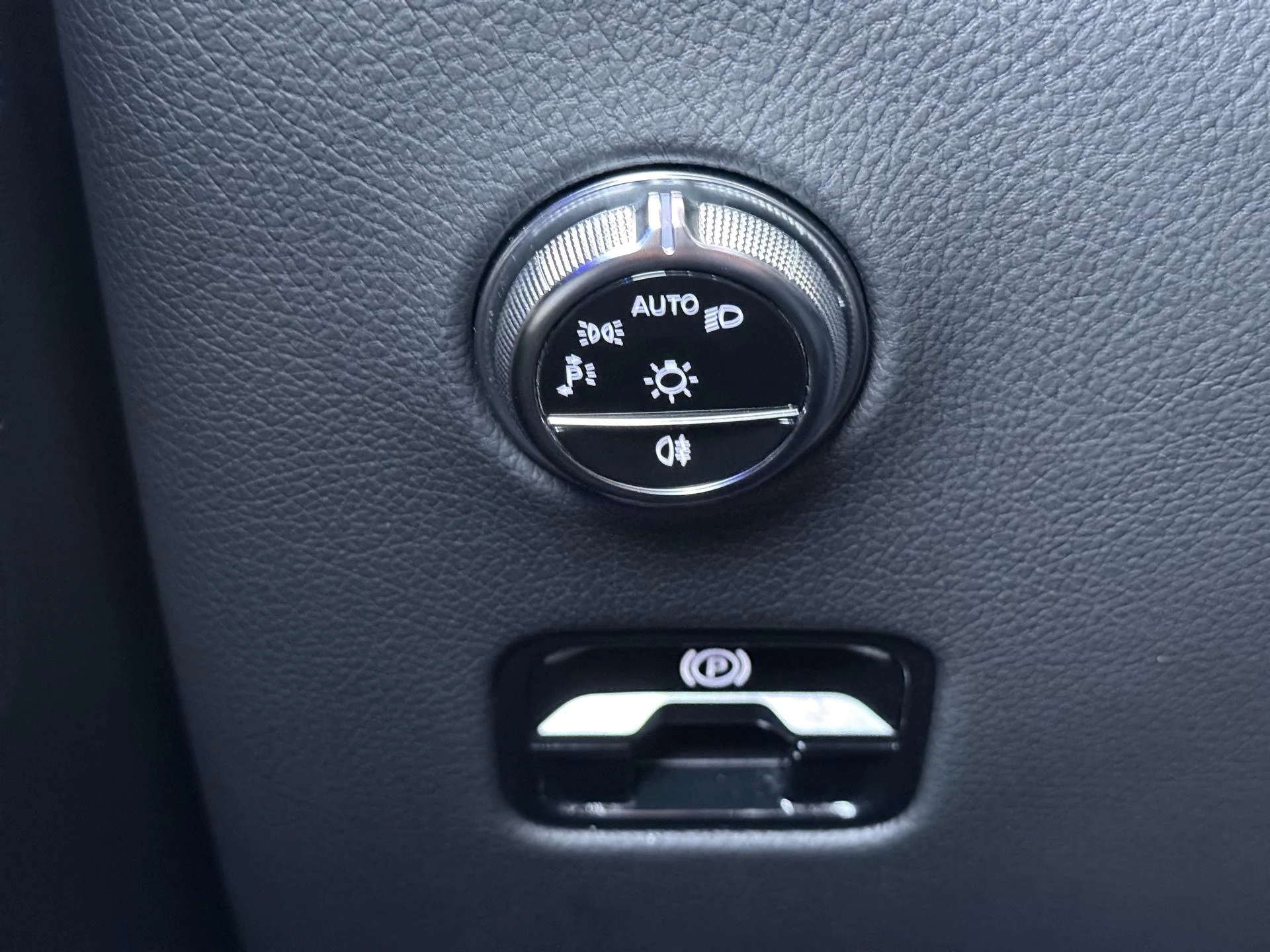 Mercedes-Benz-GLC-image-24