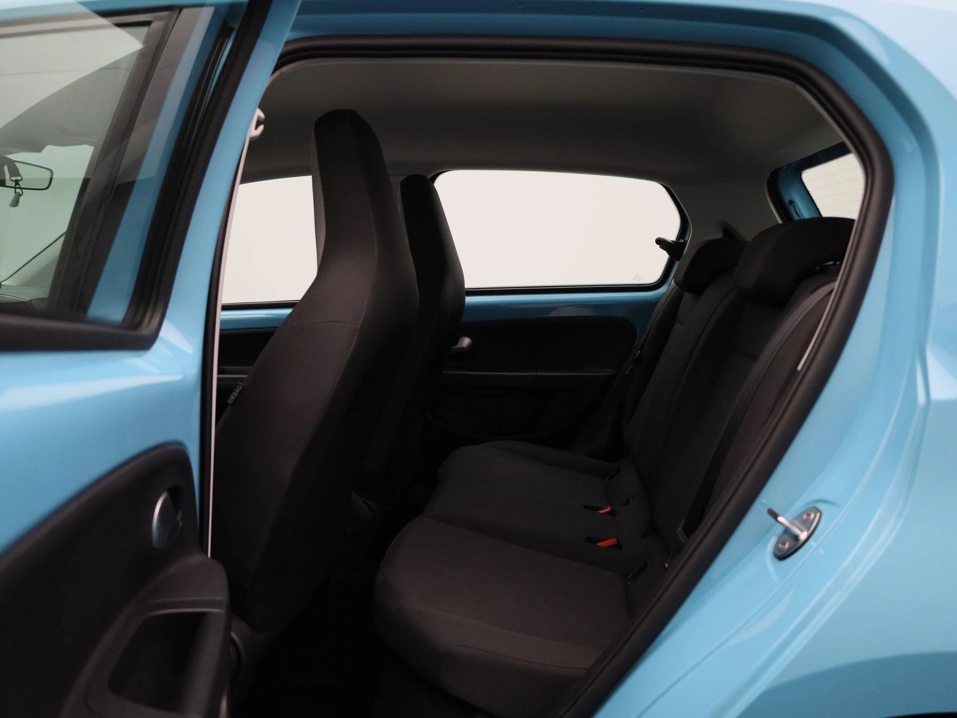 Volkswagen-up!-image-9