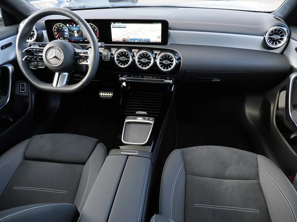 Mercedes-Benz-CLA 200-image-12
