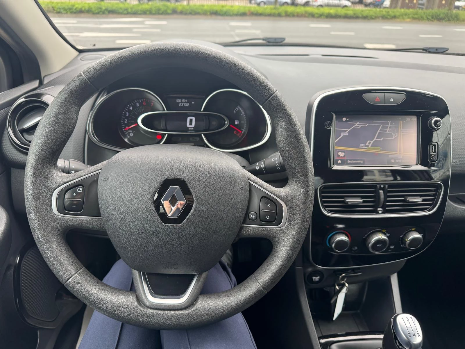 Renault-Clio-image-8