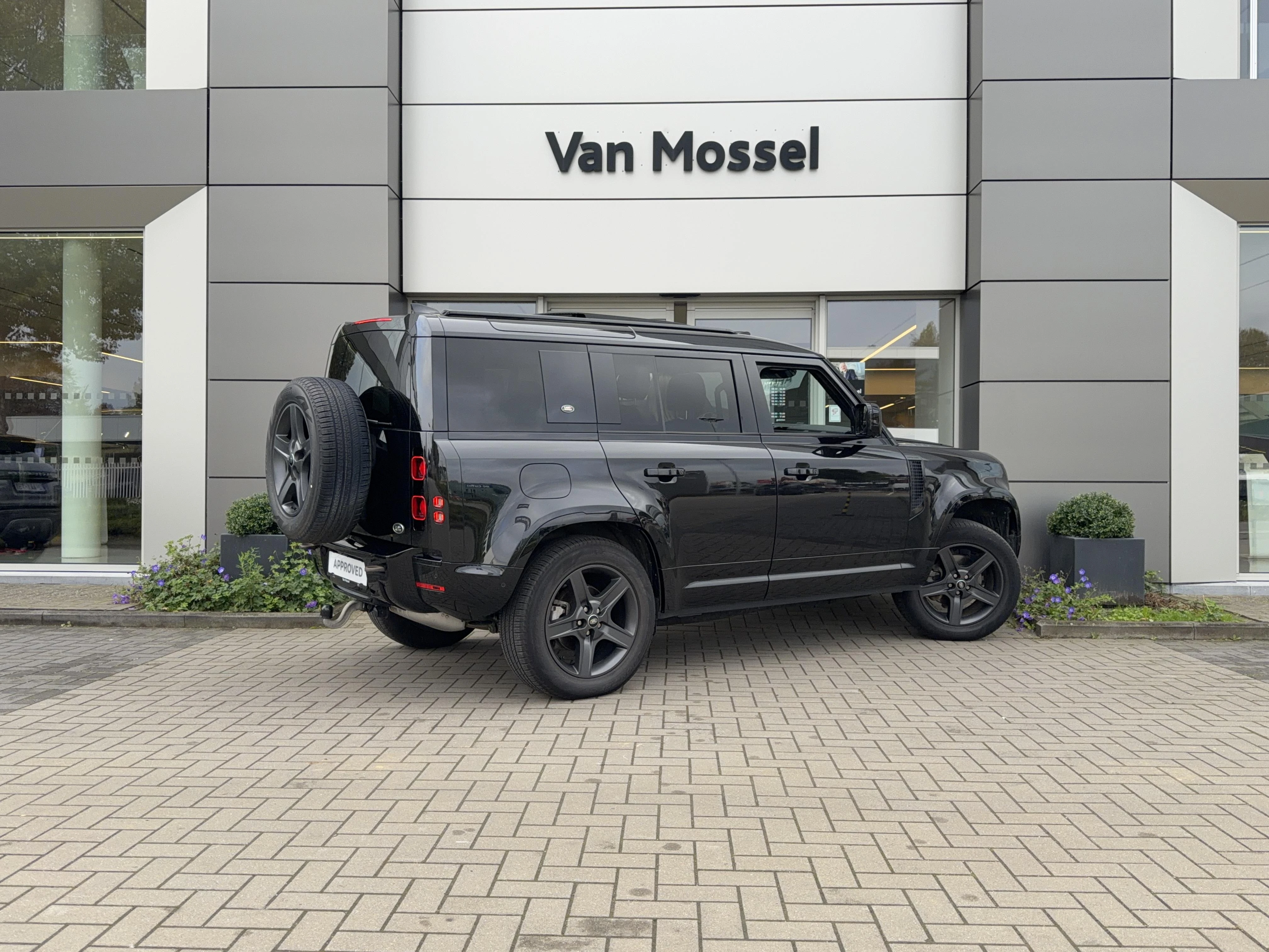 Land Rover-Defender-image-4